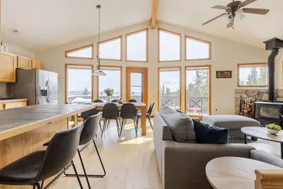 Image de Cozy Family Cabin with Hot Tub & Stunning Views - 24 miles to Breckenridge!