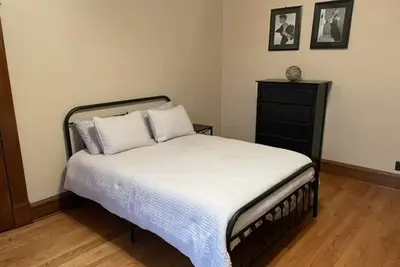 Image de Spacious and historic home in downtown Ironton.