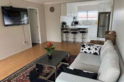 Image de Cheerful 3 bedroom  with free parking