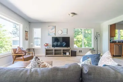 Image de 9852 Upper · 4b2b Upper Unit @S Seattle w/ Panoramic Lake View