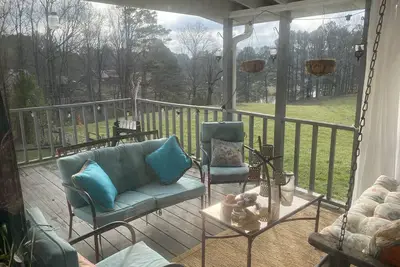 Image de Stay in Ducktown: The Cumming Duck Farm House - a new Premier Host Vrbo listing!