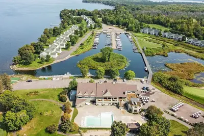 Image de Spacious 4bd 3Bth townhouse on the peninsula!