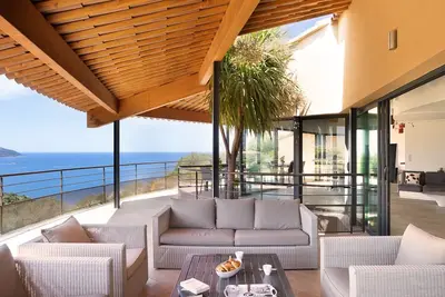 Decouvrez Azur è Castellu, Vue panoramique : 5 chambres, idéal pour familles.