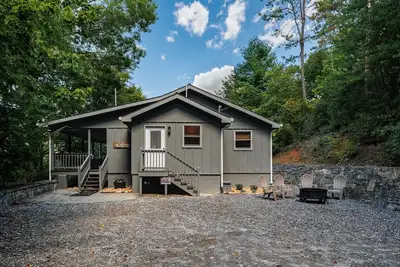 Image de Tucked Away Smoky Mountain Cabin