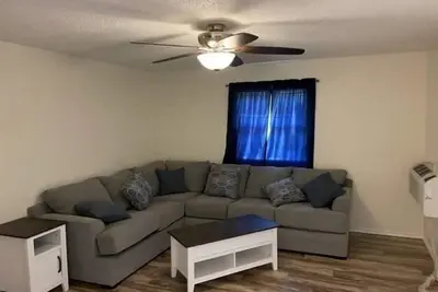 Image de Comfortable downstairs 2 bed next to Fort Sill!