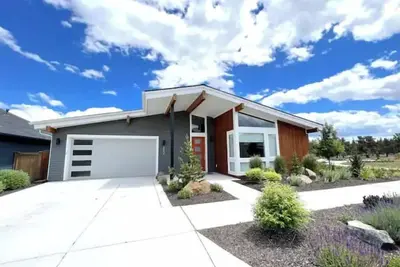 Image de Your Gateway to Adventure and Relaxation!