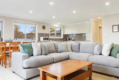 Image de Comfortable and spacious 4 Bedroom, 3 Bathroom open plan home in Berridale