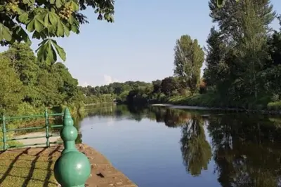 Image de Stylish Riverside Apartment set in a beautiful popular park.