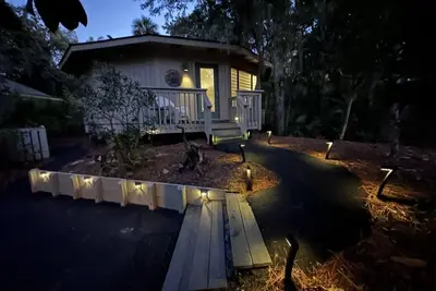 Image de Relaxing 2 Br cottage, walking distance to beach