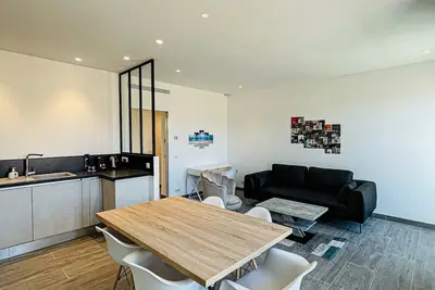 Image de Côté Sud / Plein centre beau 2 chambres