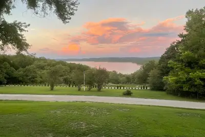 Image de Gated lakefront Acreage with Views and Beach Access - 4 Br Table Rock Lake Home