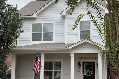 Image de Hotty Toddy House! Perfect Convenience! 1. 5 mile to Campus and Square! Sleeps 6.