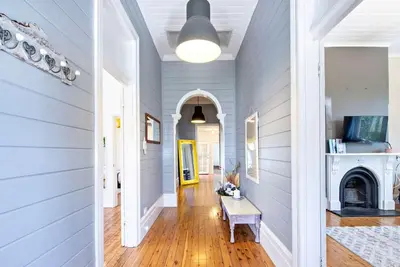 Image de Charming Period Home - Close to Cbd, Pets Allowed