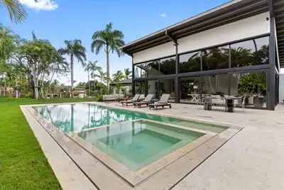 Image de Cozy & Spacious 6Bdr Villa W/Pool, Jacuzzi & Bbq.