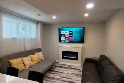 Image de Cozy Two bedroom suite, 10mins from the Airport and major Edmonton Shopping mall