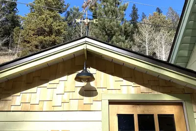 Image de Adorable Cottage in National Forest -- hiking & climbing steps from your door!