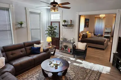 Exquisite Apartment! Great Location! 3 Mi From Downtown Cincy Complete Reno