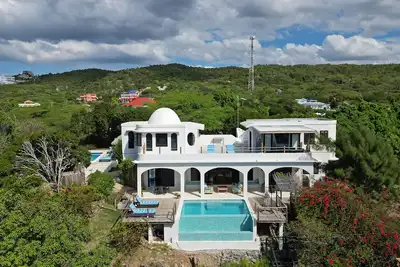 Image de Luxury 5-bedroom Beachfront Villa, 2 Private Pools Plus Personal Cook & Staff