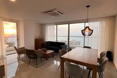 Image de Luxury Apartment Suite with Beautiful View (Next to the beach)