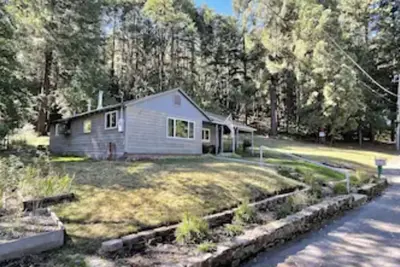 Image de Cottage at the bottom of the mountain