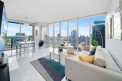 Image de 5-star High floor corner hotel condo. City & Water Views. 2 bed & 2 full bath
