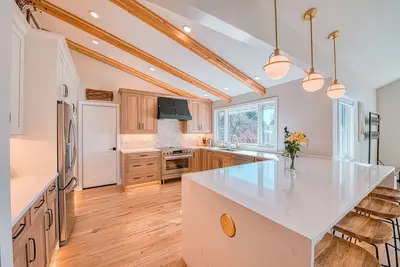 Image de Wonderland Lake Retreat w/ 5 bedrooms and 3 ensuites. 10min bike to Pearl St.