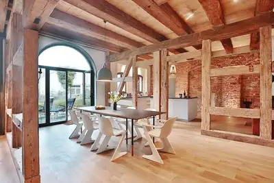 Image de Vacation home feeling in the heart of the old town - 180 m2 over 2 floors, 3 bedrooms, fireplace