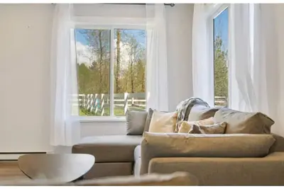 Image de Rustic Two Bedroom Langley Getaway