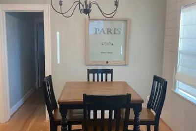 Image de Newly renovated, centrally located brick townhome!