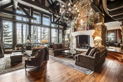 Image de Spectacular ski-in/ski-out chateau with hot tub, gym, movie room, & in-home spa
