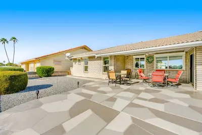 Image de Dog-friendly, golf course adjacent home with a pool, hot tub, & fitness center