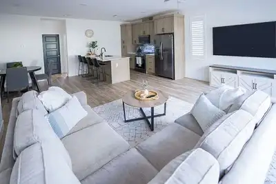 Image de Brand new 2 bed/2 bath townhome in gated community