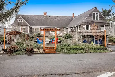 Image de Dog-friendly retreat with game room, firepit, kitchen & kitchenettes