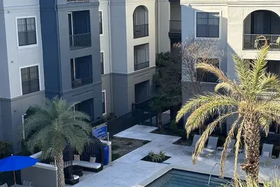 Image de Luxury! Pool View! Great Location! Minutes from Nrg Stadium!