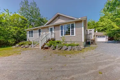 Image de Inviting dog-friendly home with firepit & Ping-Pong - near Acadia National Park