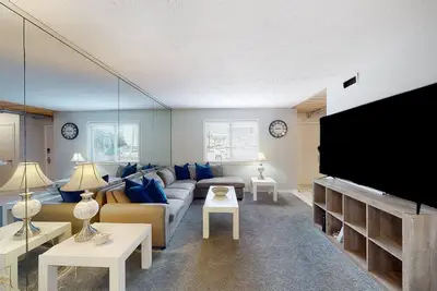 Image de Amazing condo with hot tub, pool, W\/D, tennis court, patio, & full kitchen