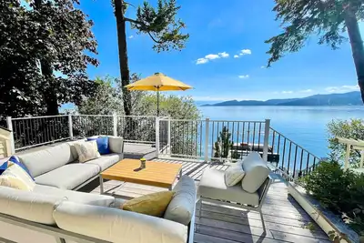 Image de Peaceful Lakeside Retreat w/ Deck & Amazing Views!