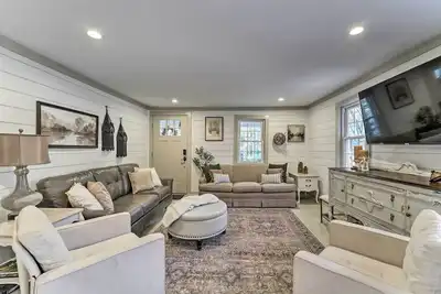 Image de Deck + Views: Spacious Newland Home!
