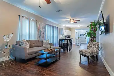 Image de 3br Clare House! Downtown, Medical Center Stadium