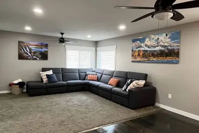 Image de Southfork home sleeps 12 private setting w/ hot tub