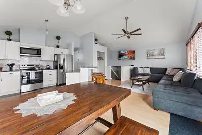 Image de The Best Ne Riverfront Dist Home! Large & Mod: 6 Bdr & close to all Minneapolis