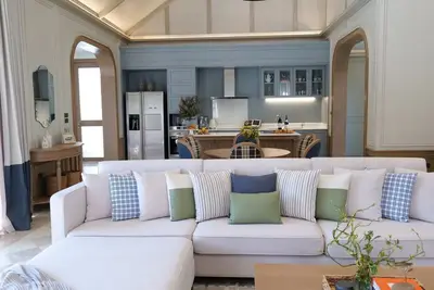 Image de British style home - 6 bedrooms Private Residence