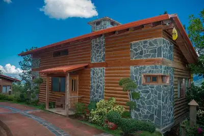 Image de Scenic Cozy and Romantic 2 Bedroom with Jacuzzi on the Balcony