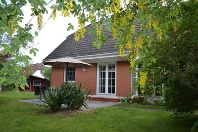Image de Vacation home Wiking - in a quiet location, beautiful vacation home with terrace and garden