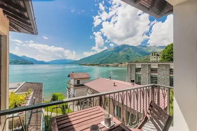 Image de Stunning view lakeside apartment - Larihome