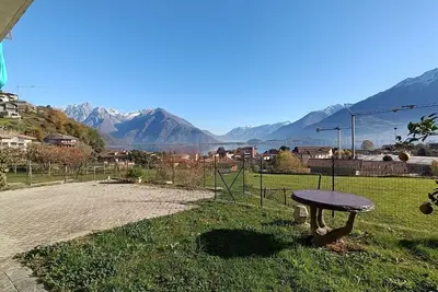 Image de Apartment with beautiful lake view, garden and parking spot - Larihome