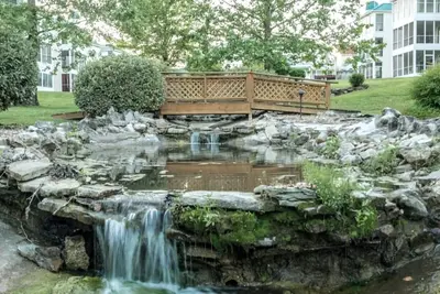 Image de Clean condo, full stocked kitchen with screened in porch!
