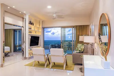Image de Luxurious 2 Bedroom Suite right on the beach of Cancun!