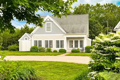 Image de Polished home near the Kennebunks with pool, gym & game room