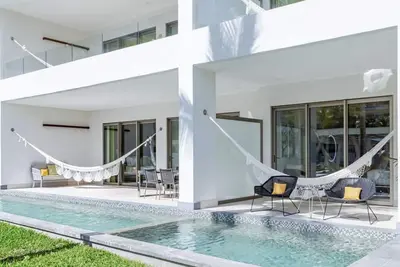 Image de Luxurious 2 Bedroom Suite Swim Up right on the beach of Cancun!